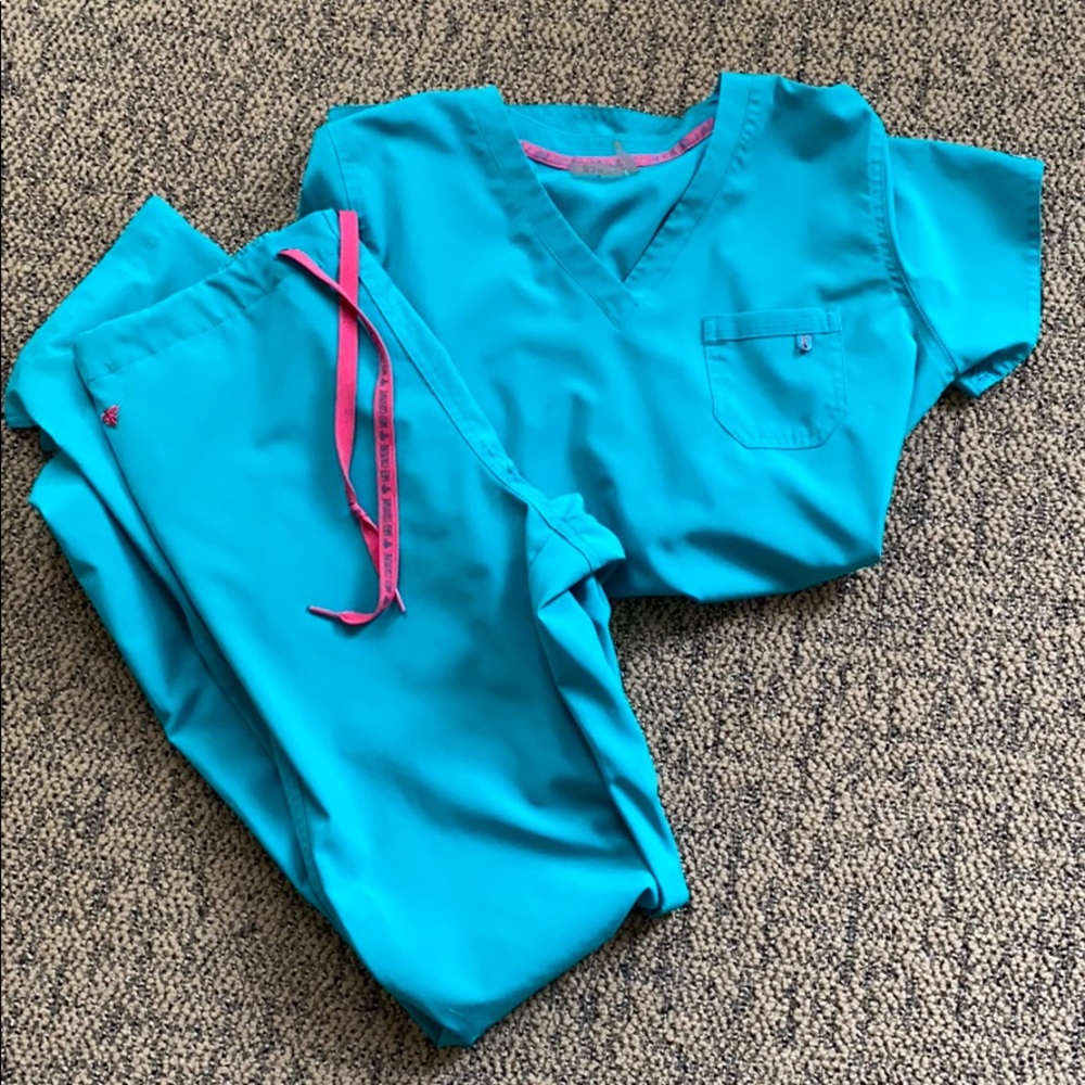 MedCouture PANTS+ TOP Scrubs